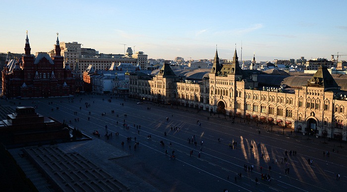 Major Moscow shopping malls evacuated over bomb threats 